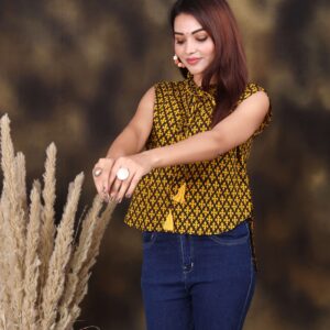 Stylish Black & Yellow Printed Sleeveless Cotton Top for Women ? Casual Summer Wear